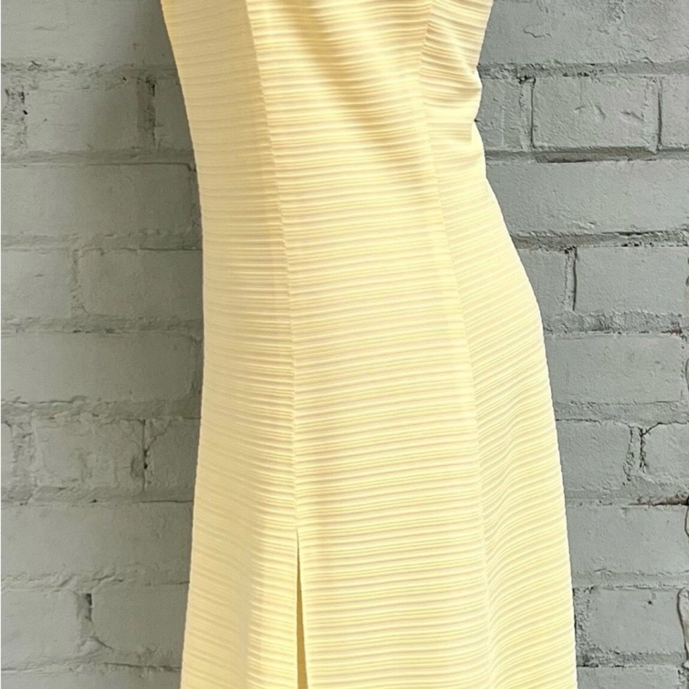 Vintage 60s Sleeveless Yellow Dress with White Yoke Collar - Picture 4 of 9